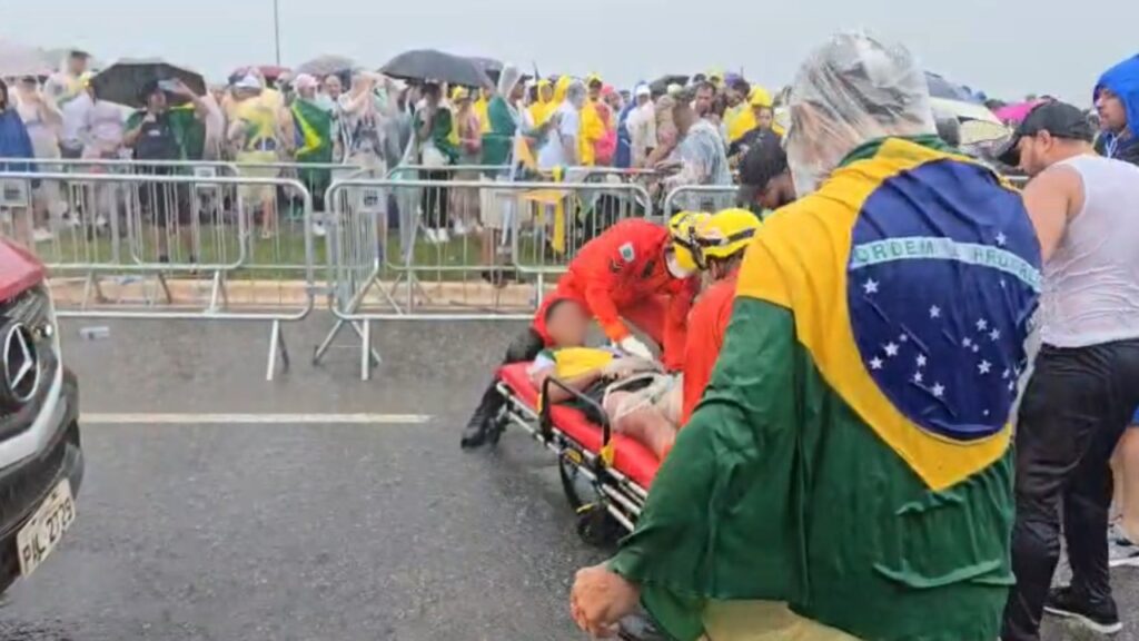 raio-atinge-ato-nikolas-ferreira-brasilia-feridos