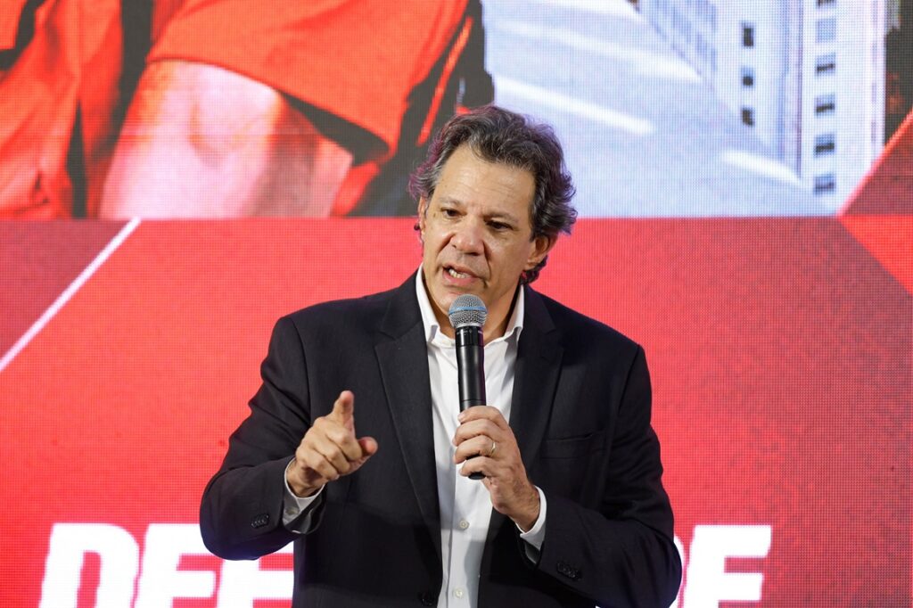 tugal, na capital paulista. Após desgastes na aprovação do governo federal, Lula