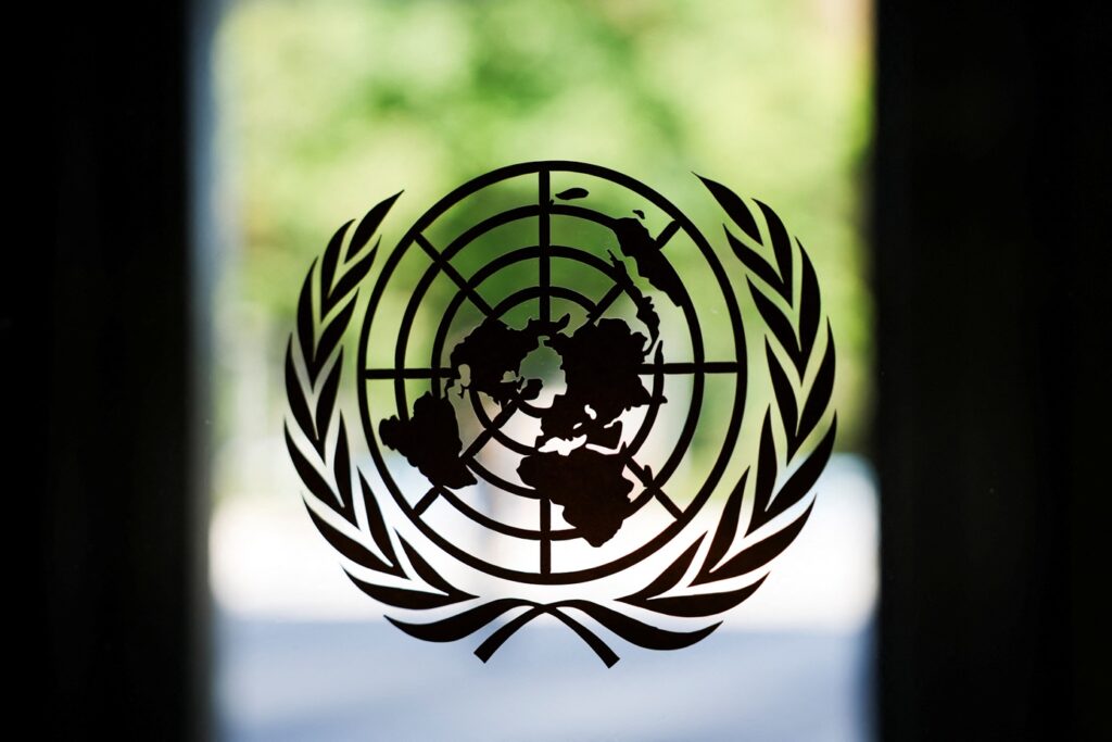 Logo da ONU na sede da entidade em Nova York 18/09/2025 REUTERS/Jeenah Moon