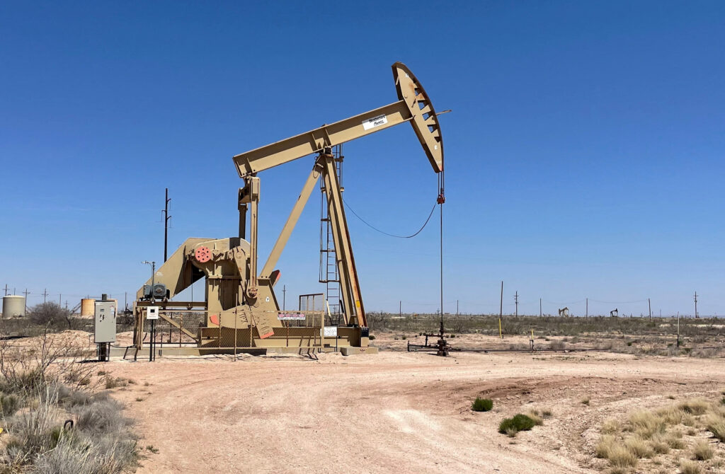 Bomba de petróleo no Novo México, nos EUA 6 de abril de 2023 REUTERS/Liz Hampton