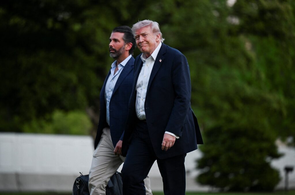 O presidente dos EUA, Donald Trump, chega à Casa Branca em Washington 3 de maio de 2026 REUTERS/Annabelle Gordon