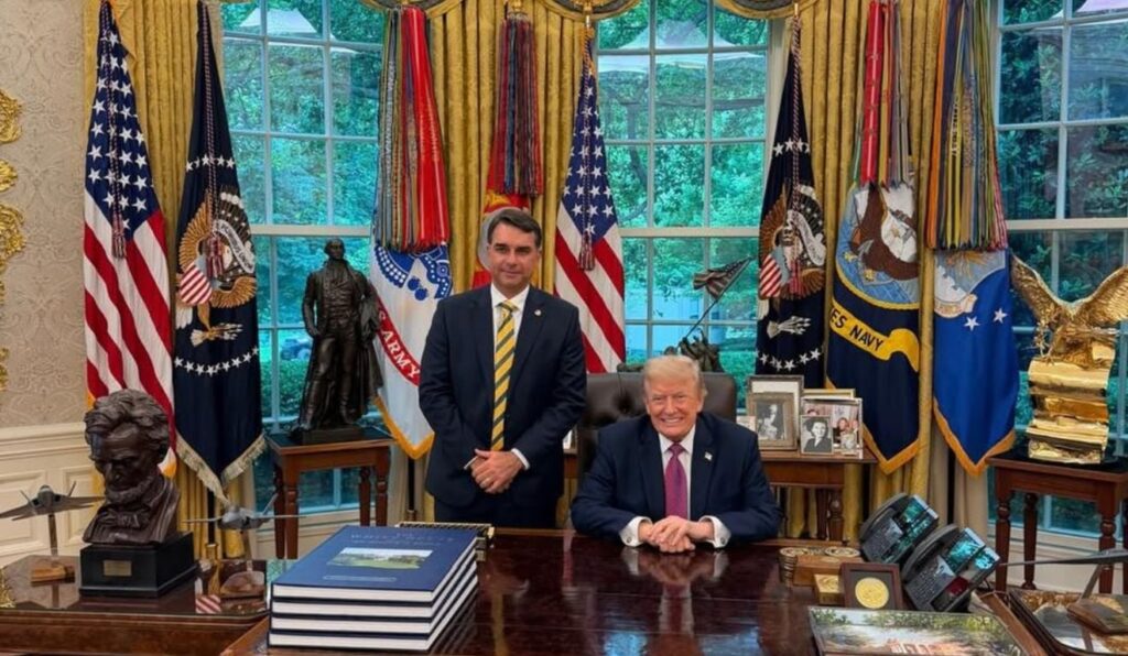 candidato à presidência foi a Washington Foto: Reprodução/Instagram @flaviobolsonaro
