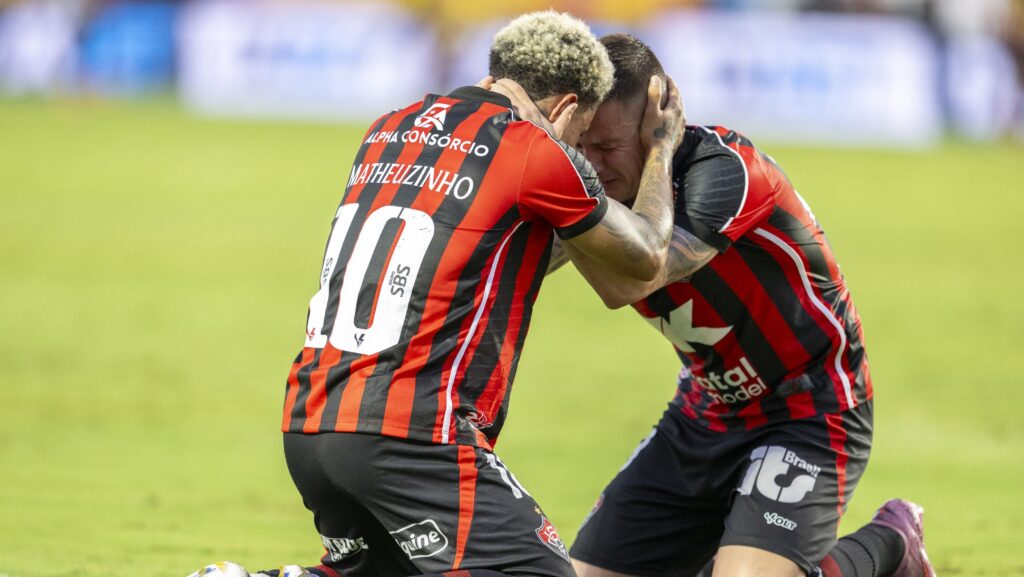 Matheuzinho e Renato Kayzer, jogadores do EC Vitória • Getty Images