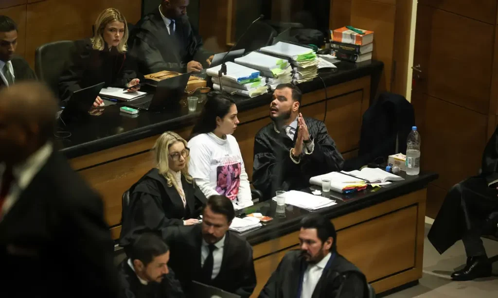 Monique Medeiros durante julgamento pela morte do menino Henry