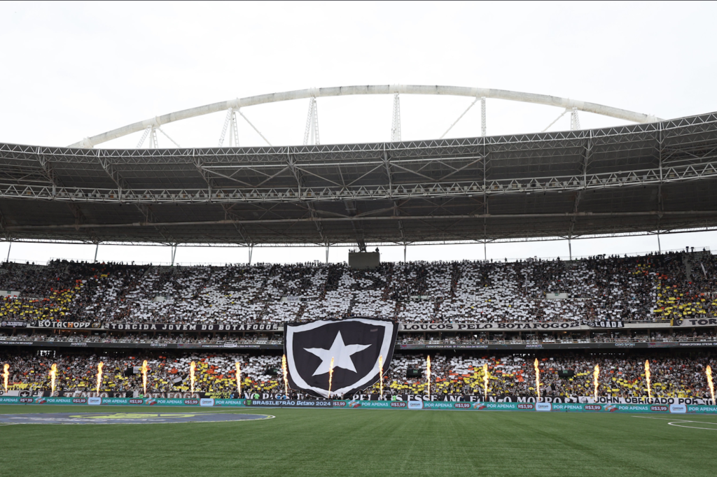 A torcida do Botafogo no estádio Nilton Santos, no Rio de Janeiro