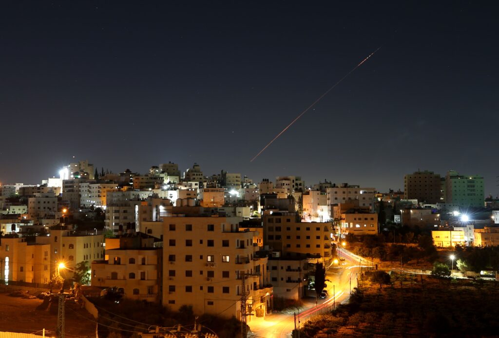 Israel diz ter atacado alvos no Irã; sons de explosões são ouvidos em Teerã