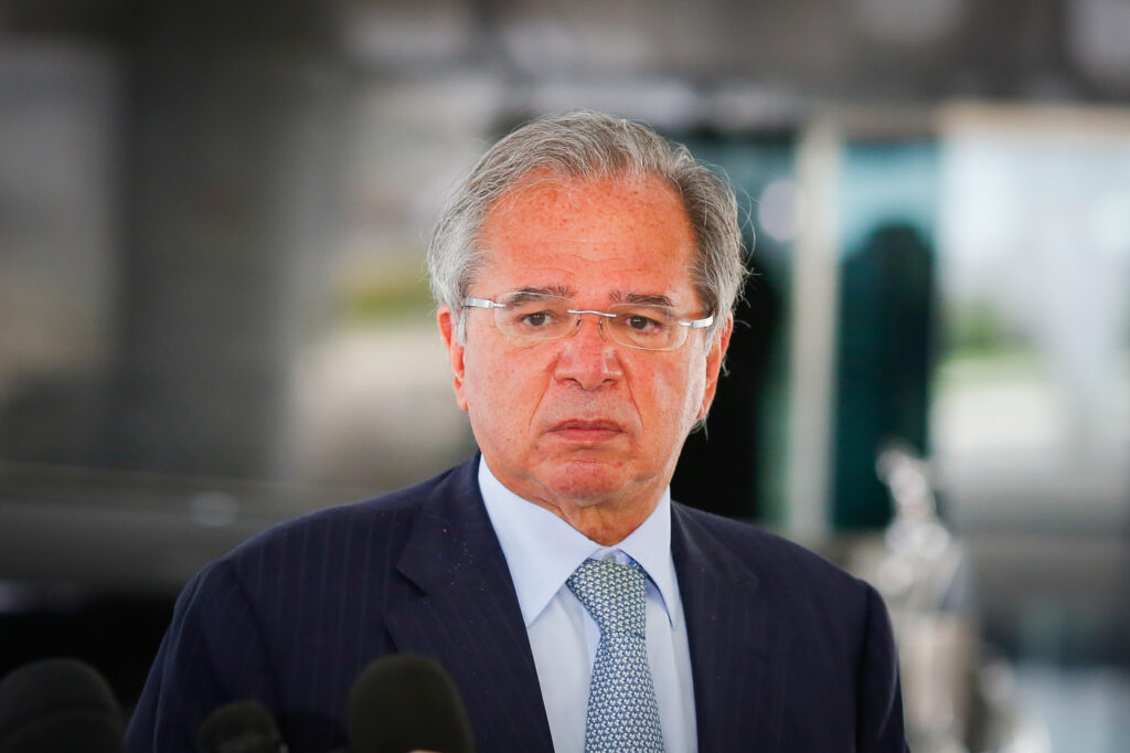 ministro da Economia durante o governo de Jair Bolsonaro (PL), Paulo Guedes (foto), Luiz Lobo e Ana Novaes