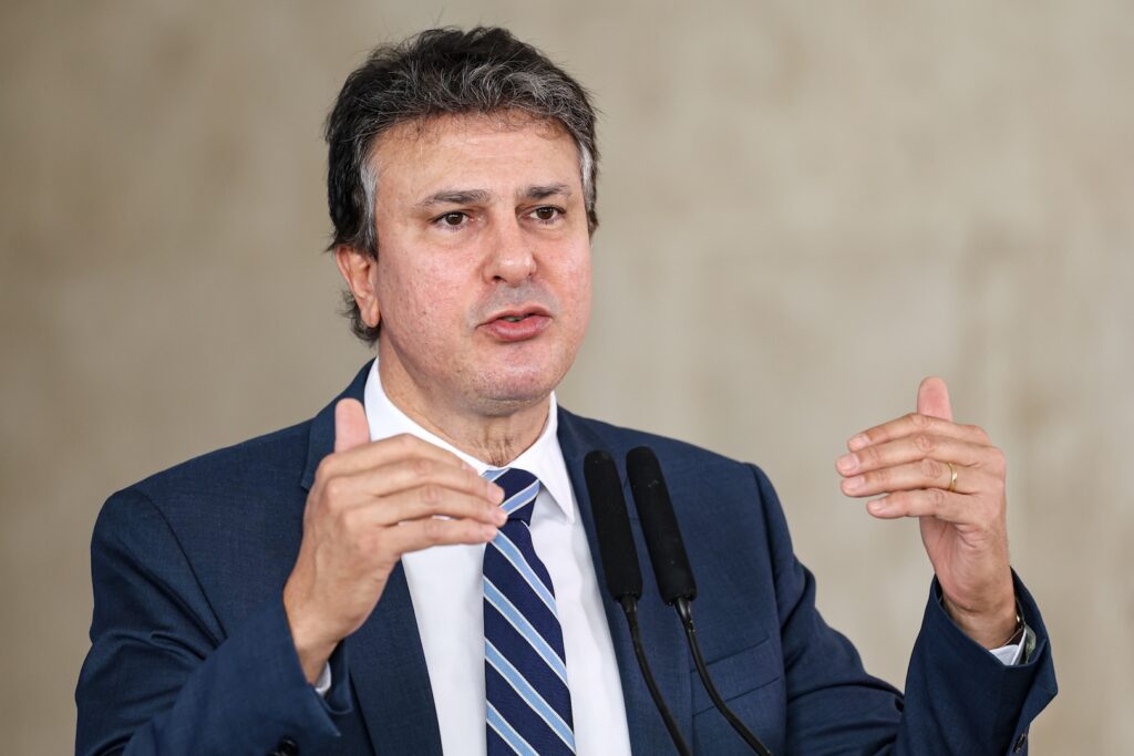 Na foto, o senador Camilo Santana