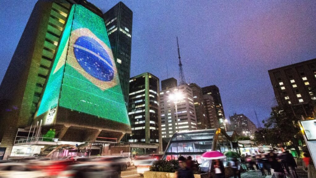 A liminar tem alcance sobre as empresas representadas pela Fiesp e seus sindicatos filiados no Estado. O Ministério do Trabalho e Emprego fica impedido de autuar, multar ou aplicar