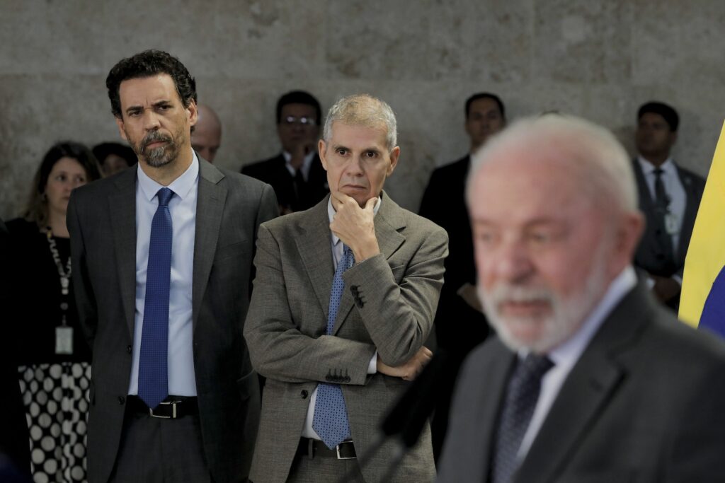 Na foto, Laércio Portela (à esq.), secretário de Imprensa de Lula e o ministro Sidônio Palmeira (centro), chefe da Secom de Lula (à dir.)