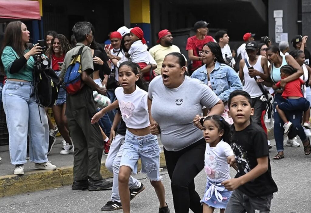 O Unicef estima que são necessários US$ 52 milhões para responder à emergência. Na imagem, crianças e adultos buscam abrigo na Venezuela