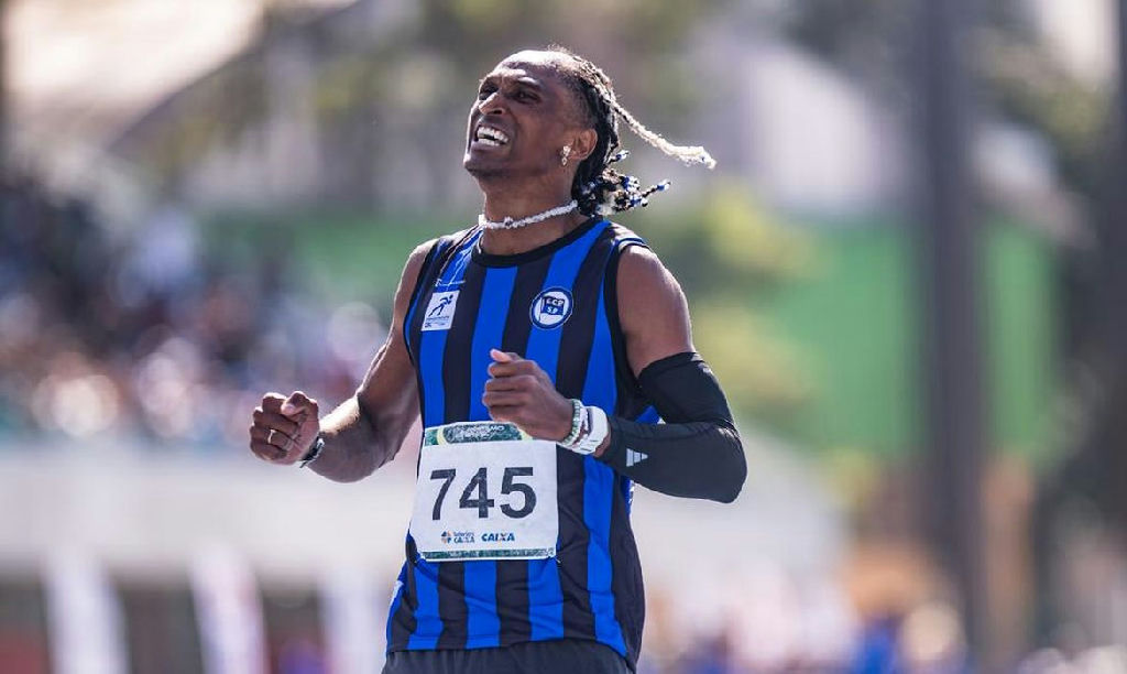 Alison dos Santos conquista ouro nos 400m com barreiras e estabelece recorde mundial em 2026