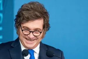Decreto de Milei permite expulsão de estrangeiros por discurso de ódio contra a Argentina