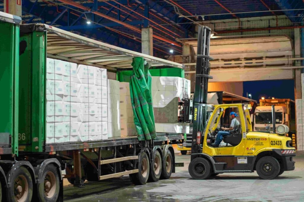 O setor industrial se mostrou "majoritariamente contrário à redução da jornada": 73% das empresas rejeitam a redução para 40 horas e 57% são "contrárias à vedação à escala 6 X 1"