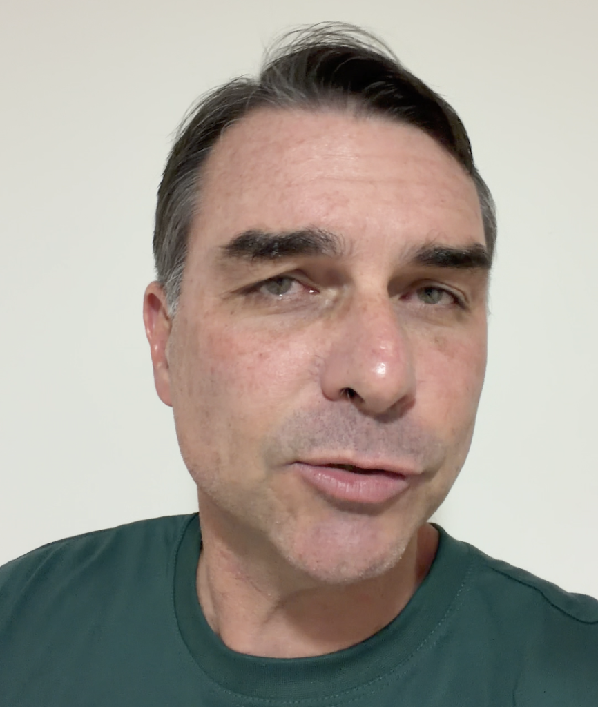 Na imagem, Flávio Bolsonaro. De acordo com o pré-candidato o Brasil está próximo de chegar a cota anual de 1,1 milhão de toneladas estabelecida pelo governo chinês para 2026 | Divu