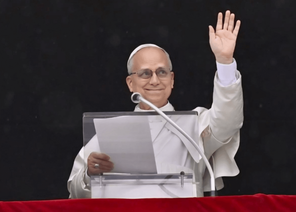 Em sua mensagem, o líder da Igreja Católica também convocou os fiéis a rezarem pelas populações afetadas por guerras