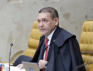 Ministro Nunes Marques determina remoção de vídeo que liga Flávio Bolsonaro ao PCC