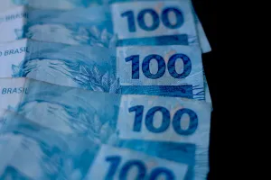Taxas de Dis sobem em meio a aversão ao risco nos mercados globais
