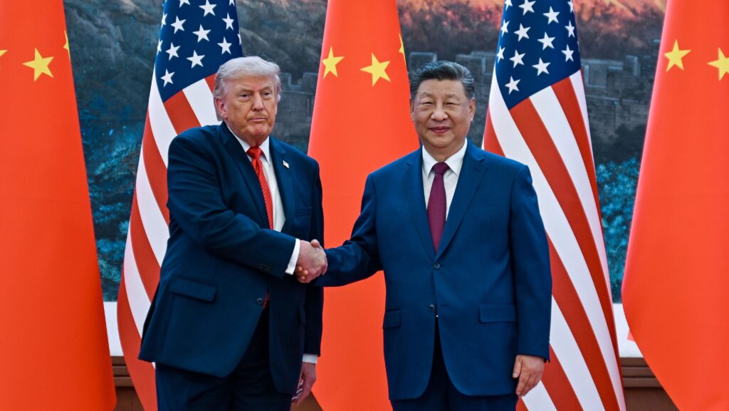 Movimentações dos EUA impulsionam a ascensão da China no cenário global, afirma especialista