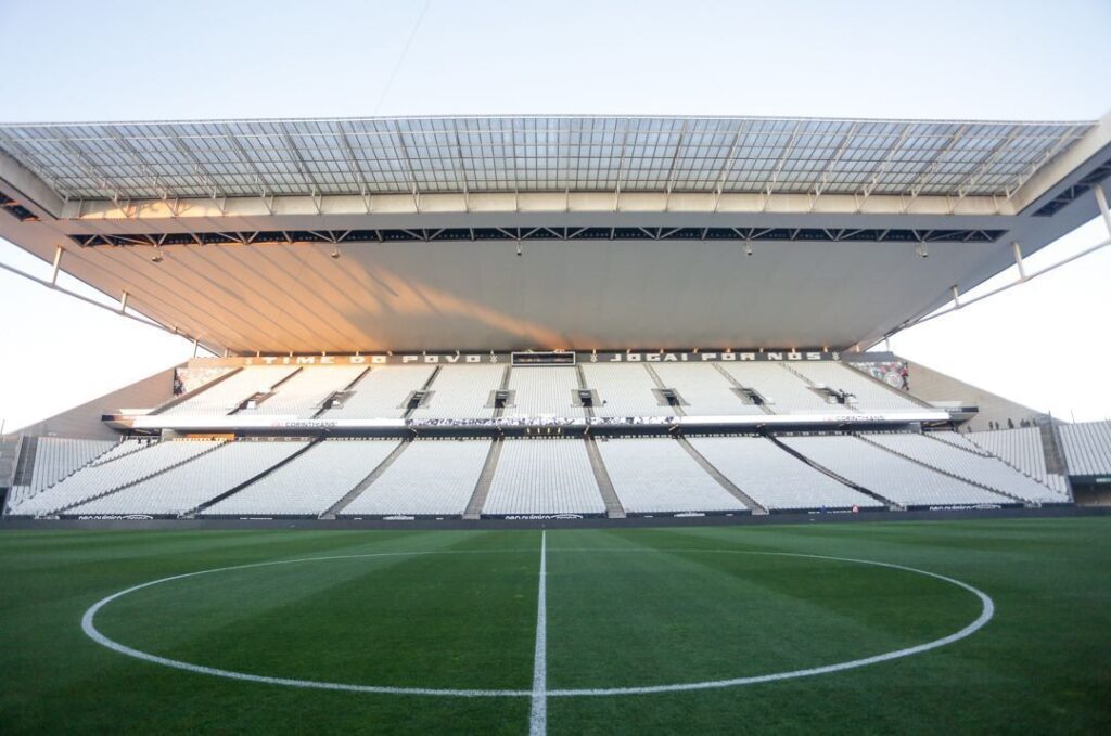 Corinthians busca renegociar contrato com a Caixa para aliviar crise financeira