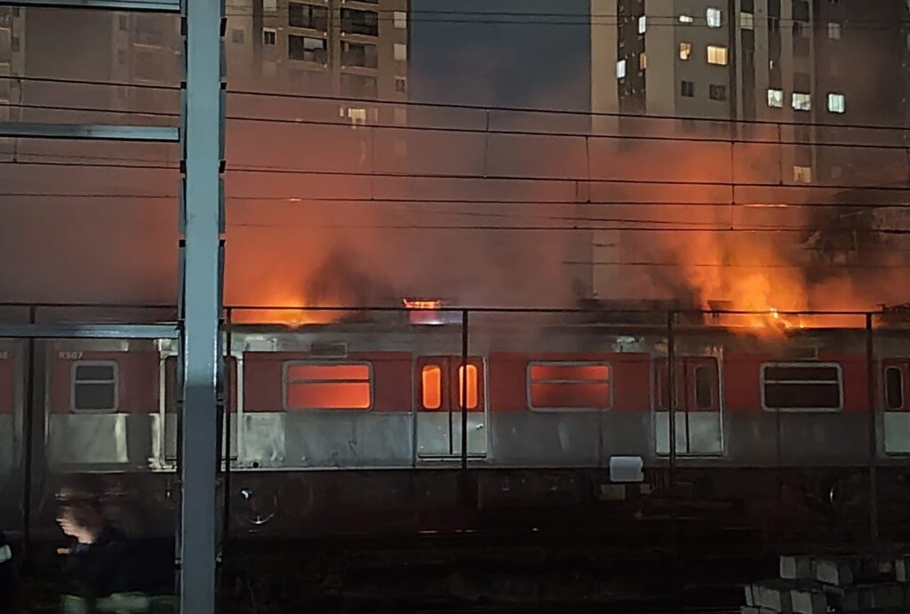 Incêndio em trem interrompe serviços da Trivia Trens em São Paulo