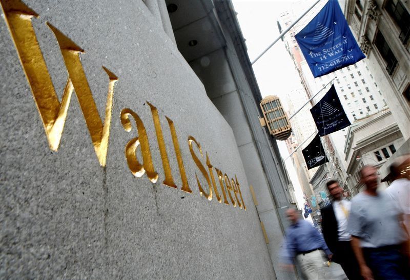 Wall Street enfrenta queda devido a gastos com IA e aumento nos preços do petróleo
