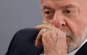 Lula critica tarifas dos EUA e reafirma soberania brasileira em artigo no Post
