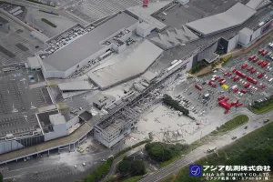 Sobreviventes de terremoto no Japão enfrentam escassez de água e calor intenso após tragédia