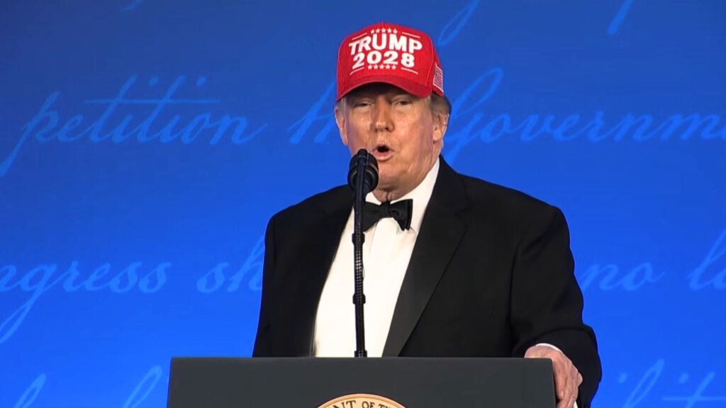 Trump anuncia candidatura à presidência em 2028 durante jantar com jornalistas