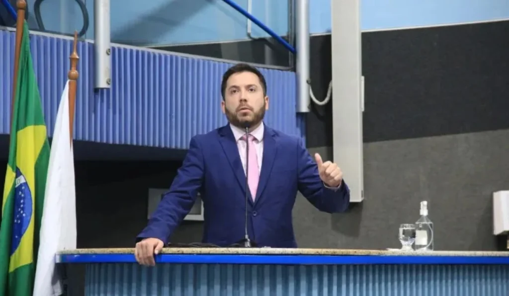 Vereador é condenado por difamação e injúria contra jornalista da Folha Vitória