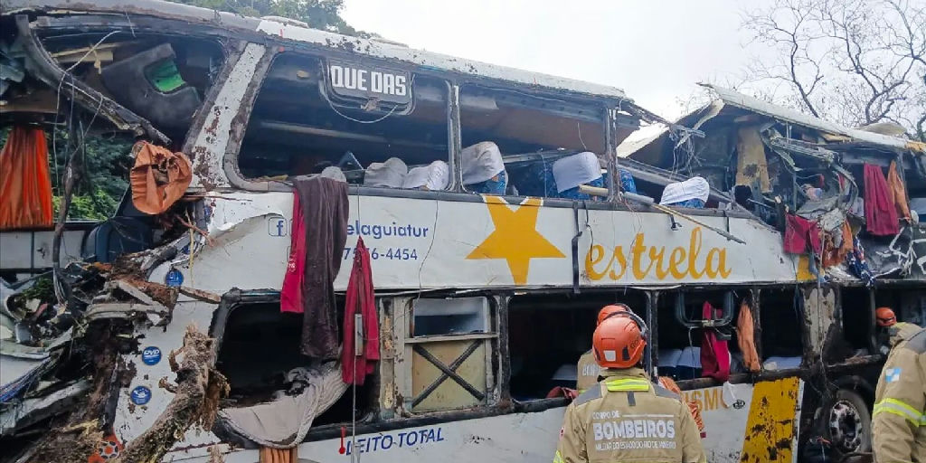 Acidente de ônibus em Petrópolis resulta em dez mortes, todas mulheres