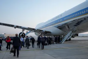 Air Force One se torna isca em meio a ameaças contra Trump