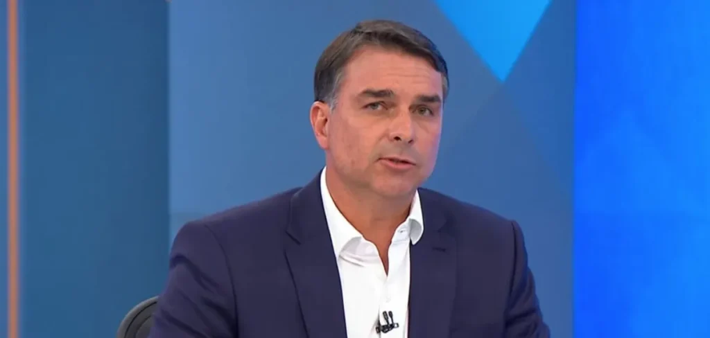 Aliados destacam postura serena de Flávio Bolsonaro em sabatina, mas apontam falhas