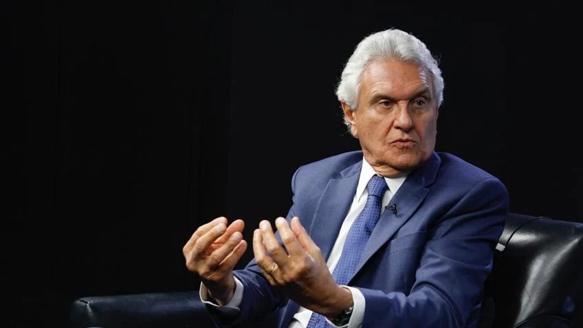 Caiado se posiciona como a verdadeira raiz do agronegócio em comparação com Flávio Bolsonaro