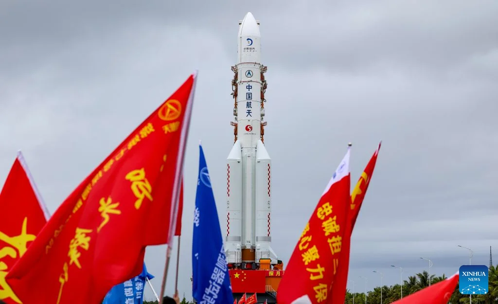 China inicia missão lunar para buscar água no polo sul da Lua neste domingo