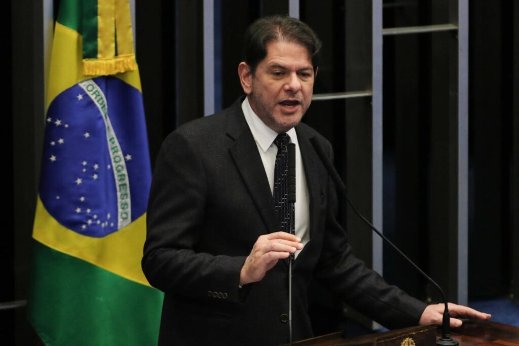 Cid Gomes se destaca na corrida ao Senado no Ceará, aponta pesquisa recente