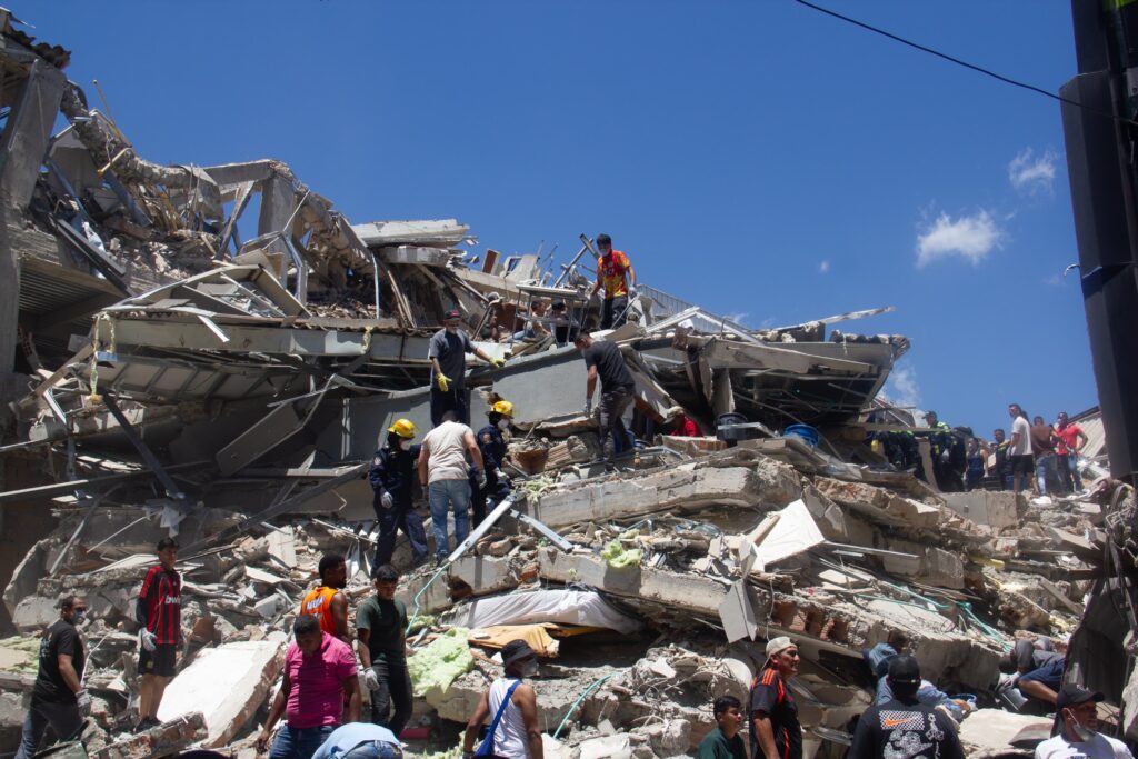 Colômbia continua buscas por sobreviventes após terremoto devastador