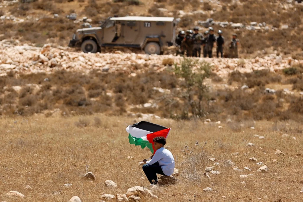 Conflito em Qusra: colonos israelenses atacam residências em nova onda de violência