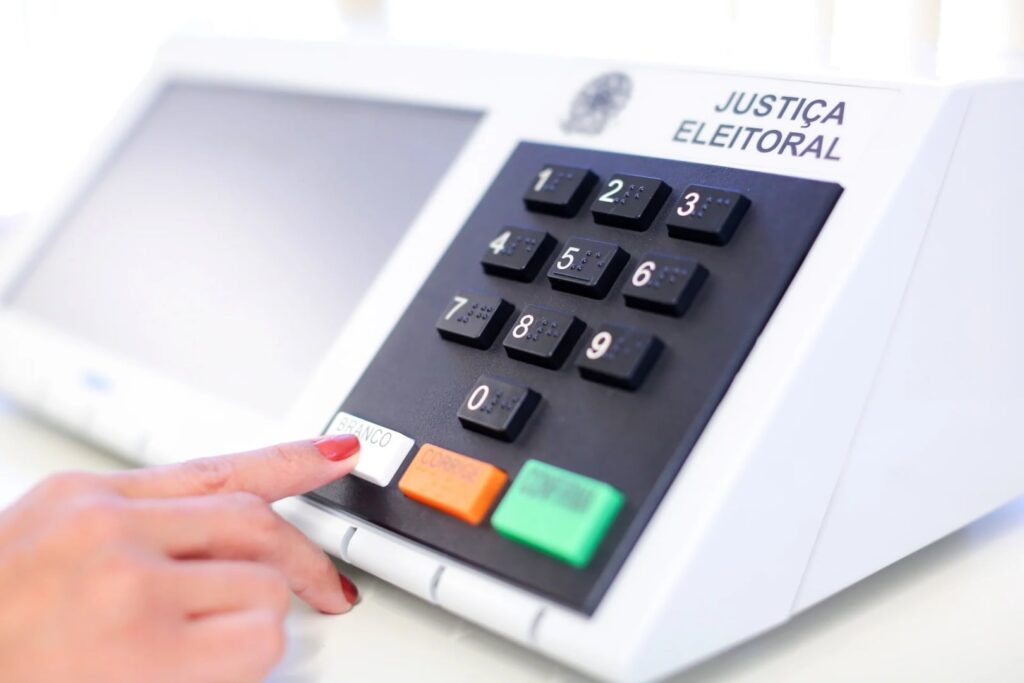 Disputa acirrada pelo Senado no Paraná: cinco candidatos em destaque