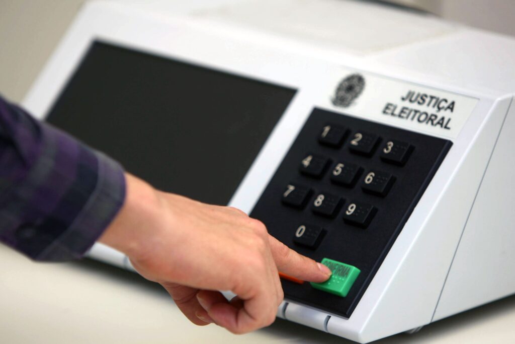 Eleições de 2026: foco na destruição de adversários políticos, aponta especialista