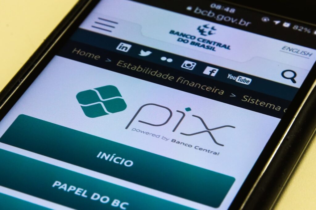 Elo e Futebolcard inovam com PIX por biometria para ingressos esportivos