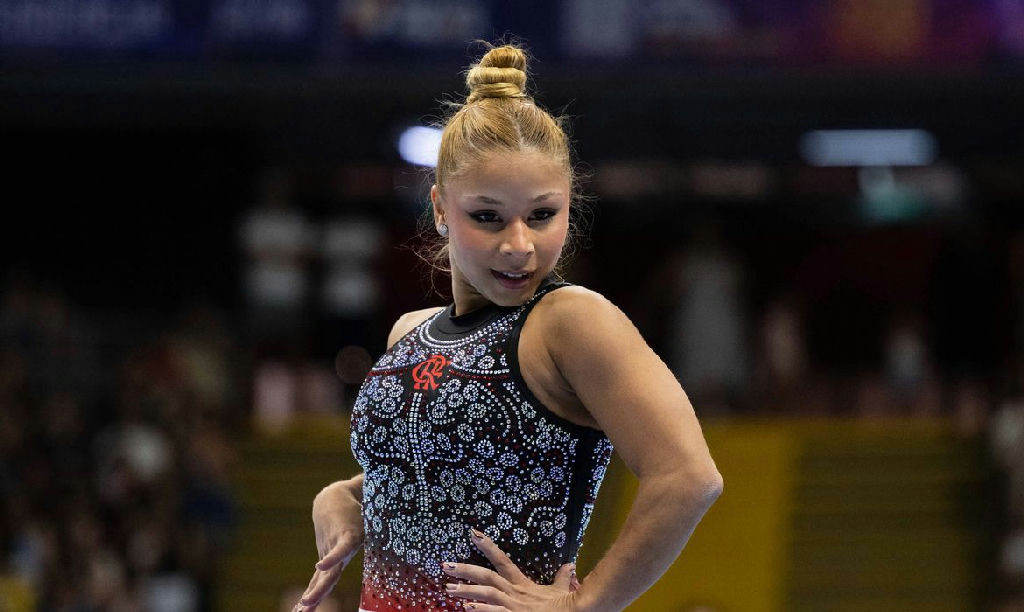 Flávia Saraiva conquista ouro na trave e no solo no Campeonato Brasileiro