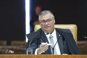 Flávio Dino exige esclarecimentos de Podemos e Solidariedade sobre emendas e impõe multa de R$ 100 mil
