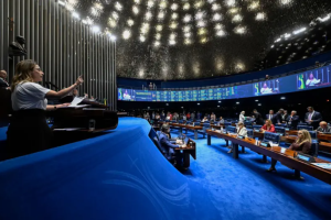 Governistas aceleram votação da PEC sobre escala 6×1 antes das eleições