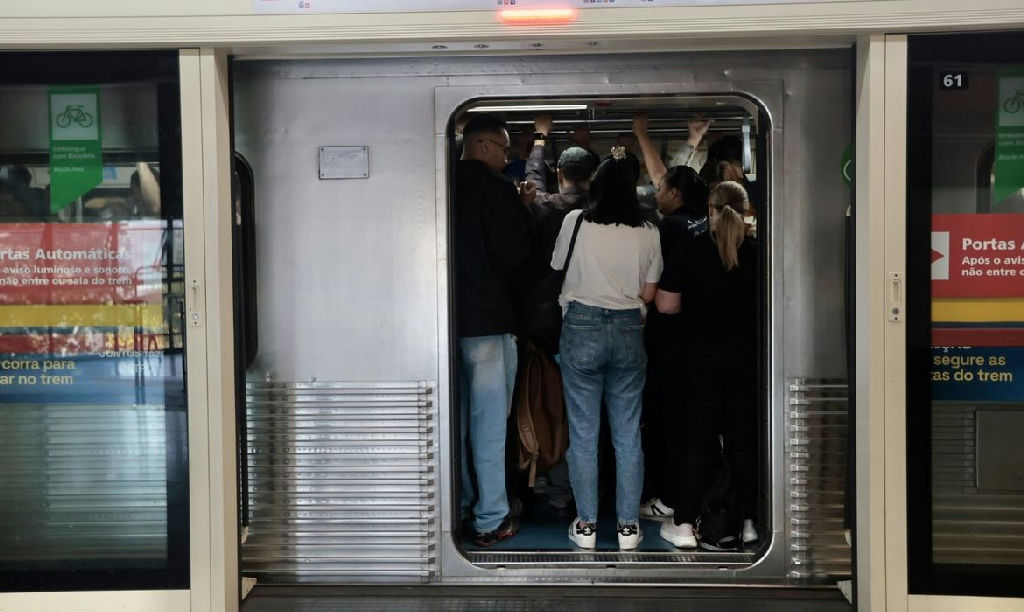 Greve da CPTM altera rotina de usuários e causa congestionamento em São Paulo