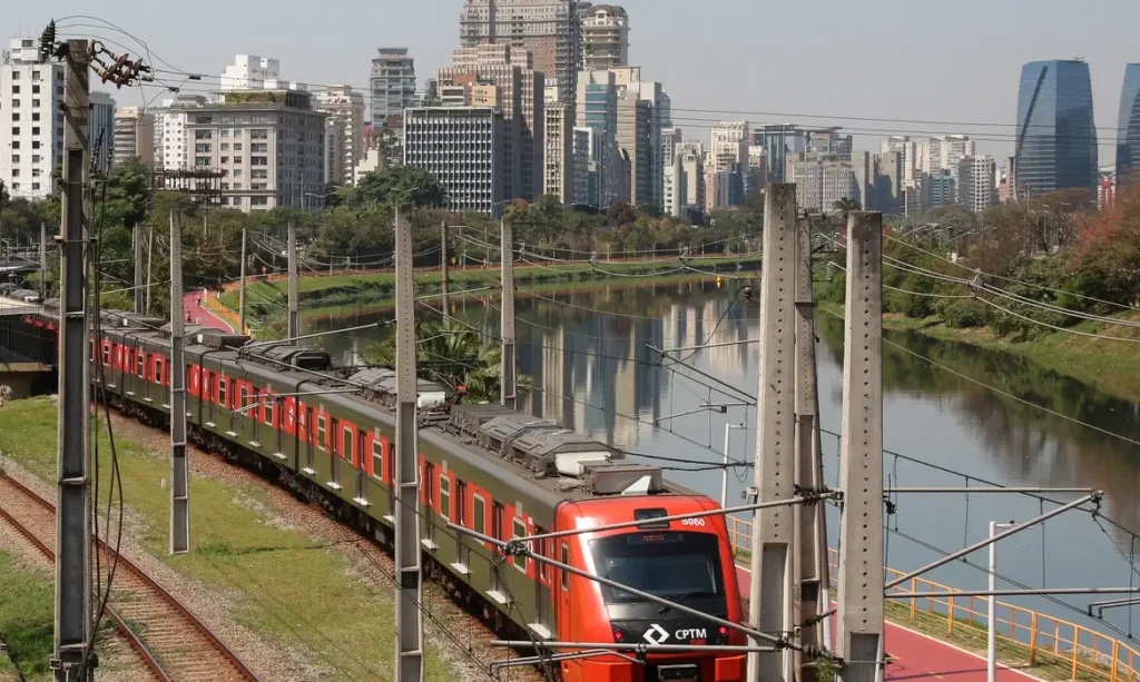 Greve de trens em São Paulo provoca congestionamento histórico de 2.125 km