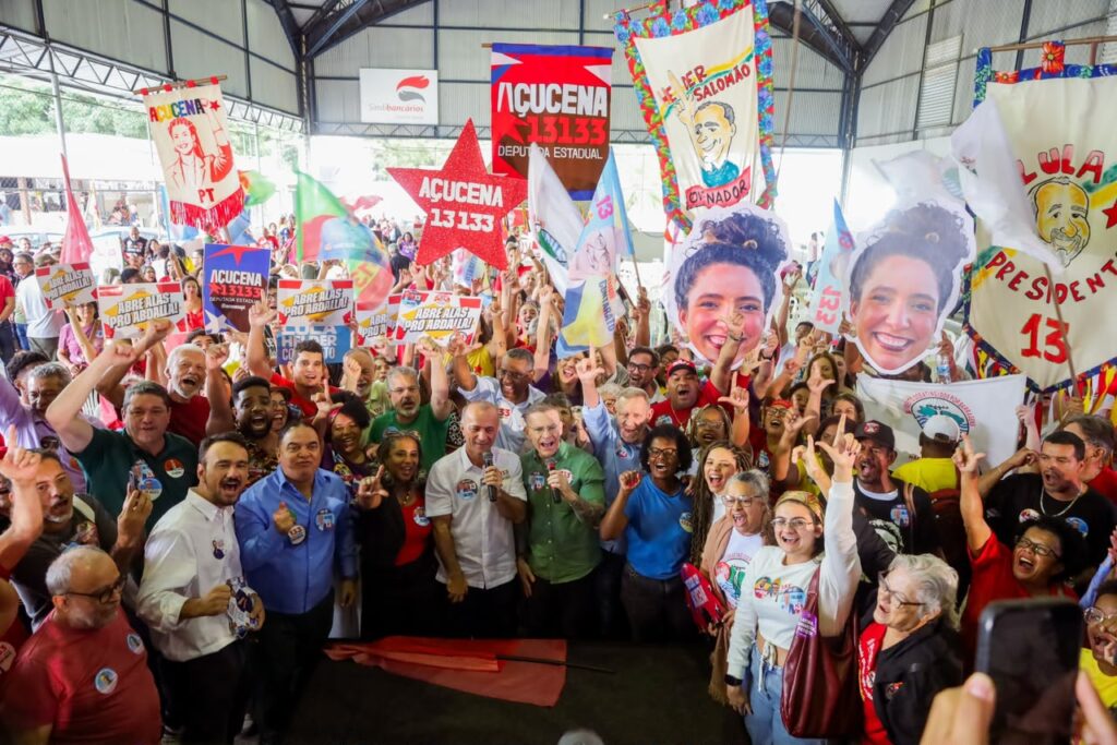 Helder Salomão e Contarato lançam candidaturas em evento lotado em Vitória