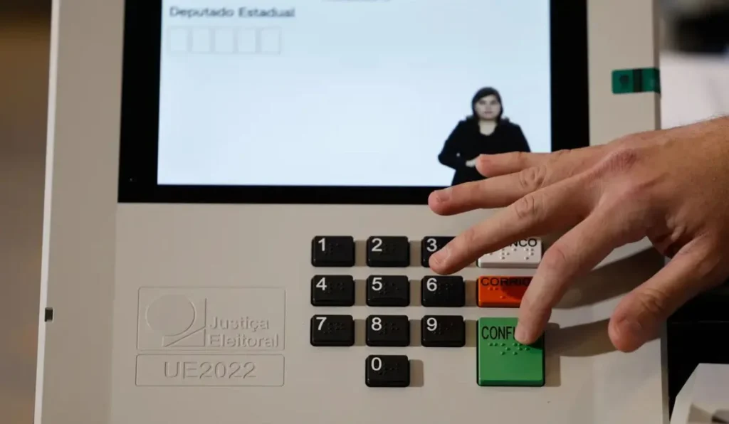 Início da campanha eleitoral marca mobilização nas ruas e nas redes sociais
