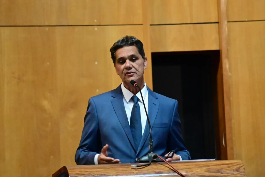 Justiça determina retirada de propaganda de Ricardo Ferraço por irregularidades