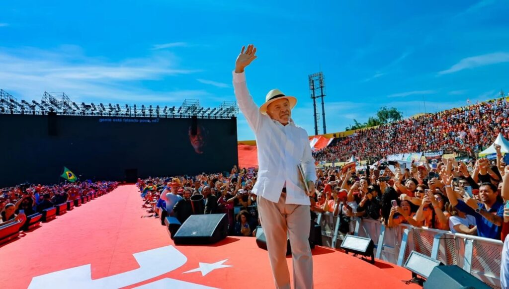 Lula convoca homens a respeitar mulheres em ato de campanha